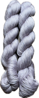 Koperdraadje Baby alpaca silk &quot;Oud roze met een spikkeltje blauw&quot;