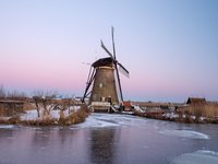 IJspret op Kinderdijk, au mijn rug, de lente komt, duimen