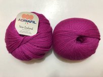 Adriafil New Zealand nr 61 (fuchsia) - 9 bollen OP = OP Adriafil New Zealand nr 61 (fuchsia) - 9 bollen OP = OP