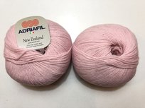 Adriafil New Zealand nr 61 (fuchsia) - 9 bollen OP = OP Adriafil New Zealand nr 61 (fuchsia) - 9 bollen OP = OP