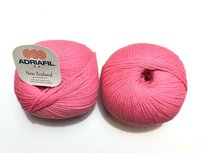 Adriafil New Zealand nr 61 (fuchsia) - 9 bollen OP = OP Adriafil New Zealand nr 61 (fuchsia) - 9 bollen OP = OP