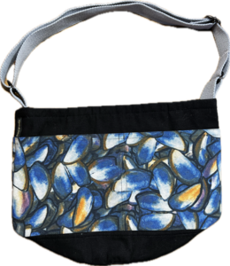 Projecttas groot, gemaakt van stevige canvas met 4 opbergvakken. Mosselen/zwart/blauw.